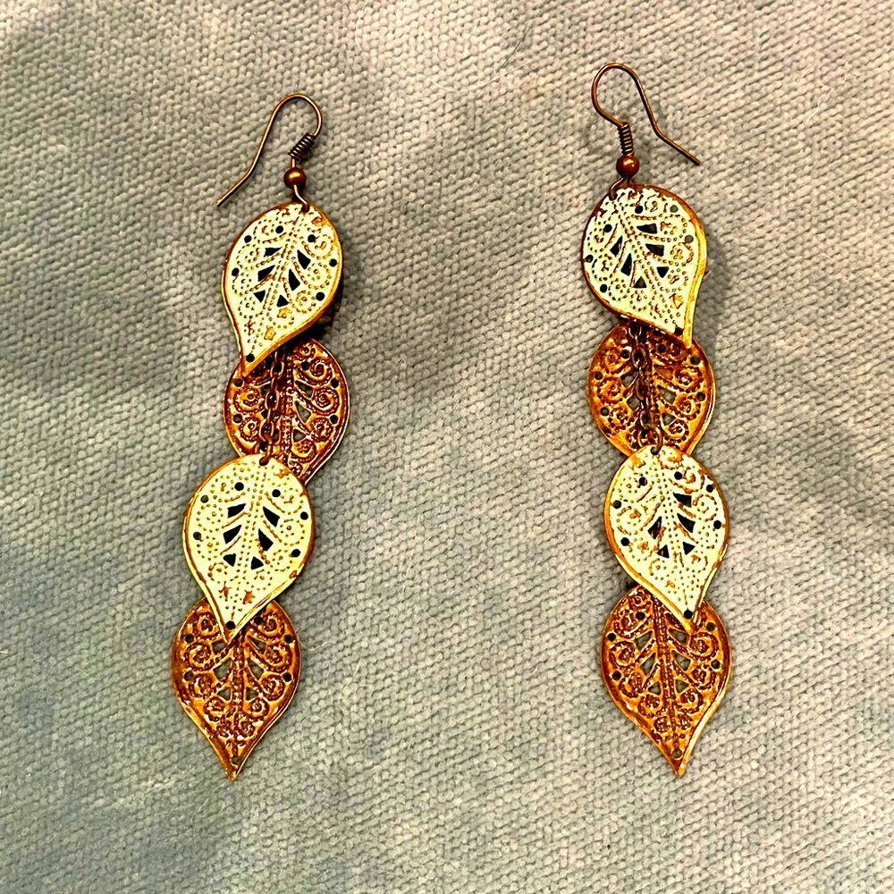 Lovely lightweight light green leaf shaped earrings
